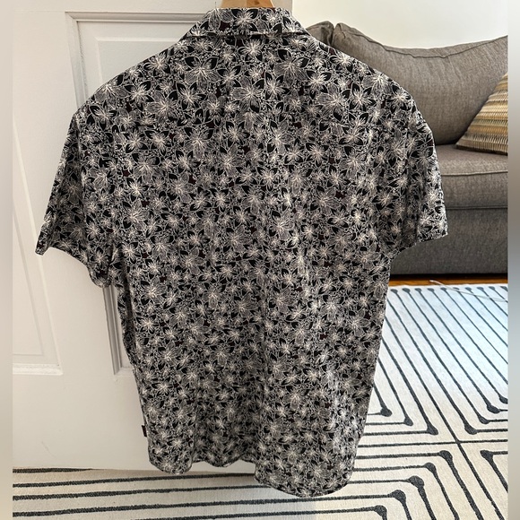 John Varvatos men’s medium button down shirt - Picture 2 of 3